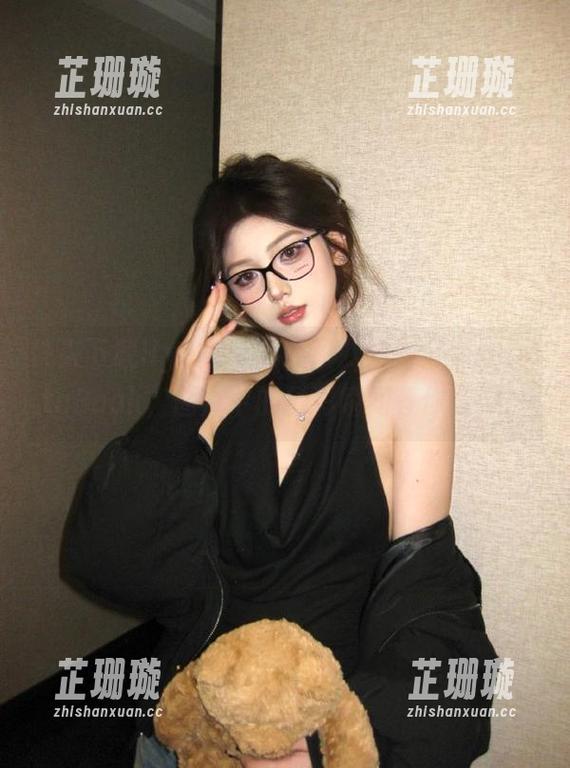 快来下载Hyoyeon (김효연)KawaiiPhotoBook，图库中的精彩瞬间等你收藏！